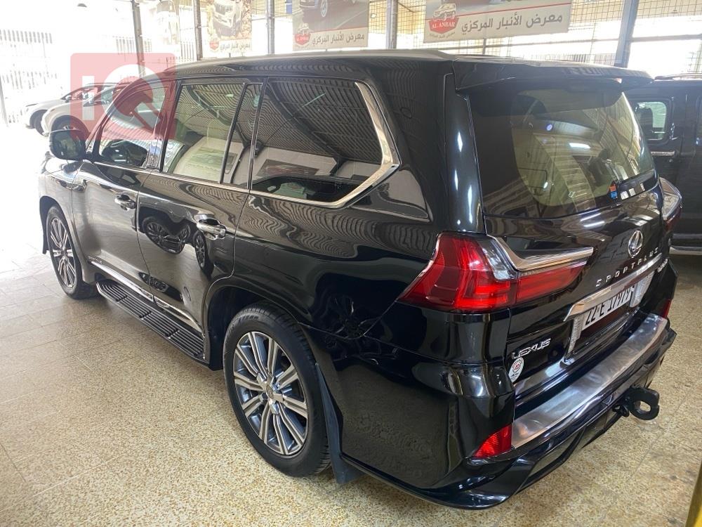 Lexus LX